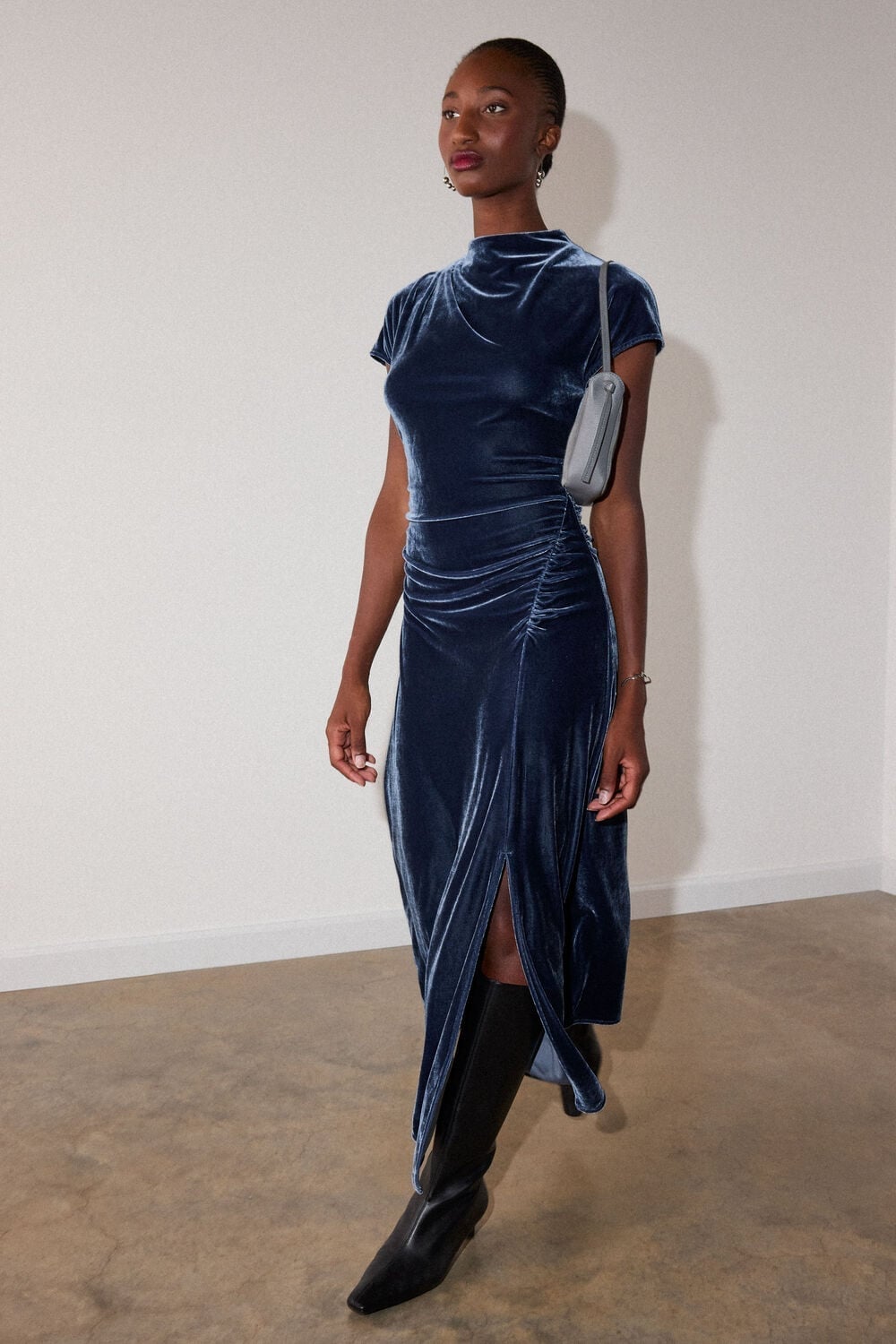 Deep Blue Velvet Midi Dress With Side Slit Deep Blue Velvet Midi Dress With Side Slit — Simple Casual Dresses Outfits