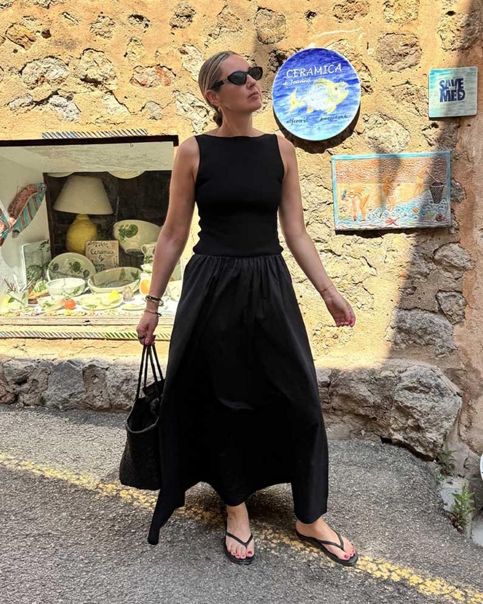 Black Sleeveless Dress With Asymmetrical Skirt Black Sleeveless Dress With Asymmetrical Skirt — Simple Casual Dresses Outfits