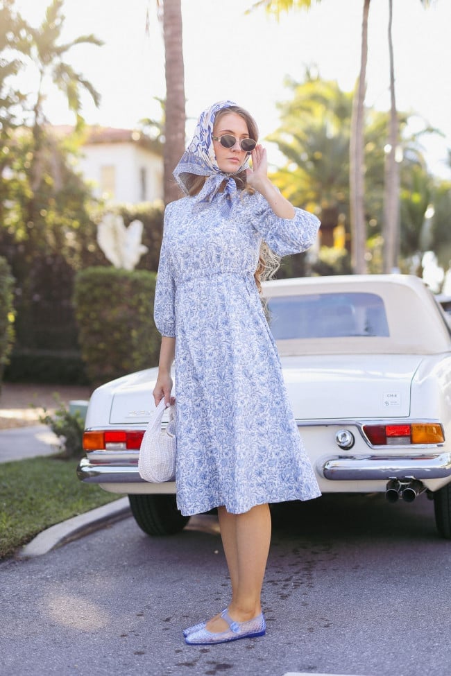 Blue And White Floral Print Midi Dress With Headscarf Blue And White Floral Print Midi Dress With Headscarf — Simple Casual Dresses Outfits