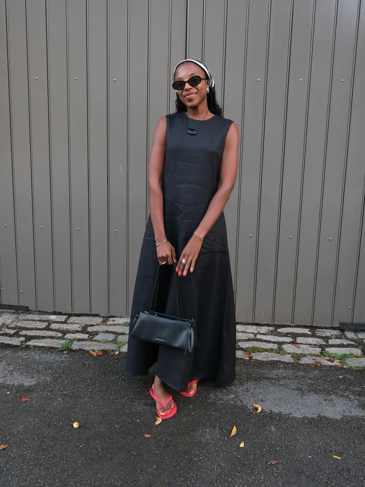 Black Linen A-line Maxi Dress With Red Sandals Black Linen A-line Maxi Dress With Red Sandals — Simple Casual Dresses Outfits