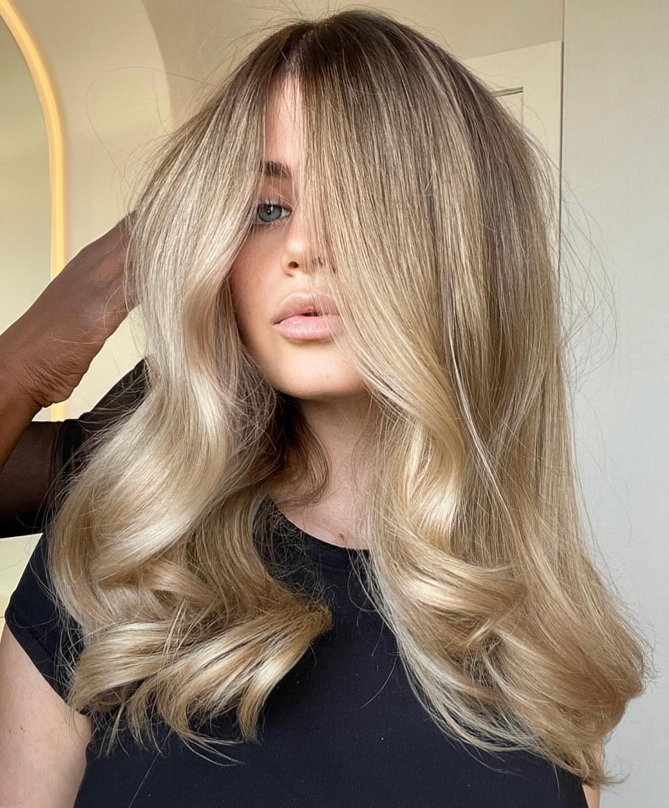 Collarbone Champagne Blonde With Babylights Collarbone Champagne Blonde With Babylights — Simple Champagne Blonde