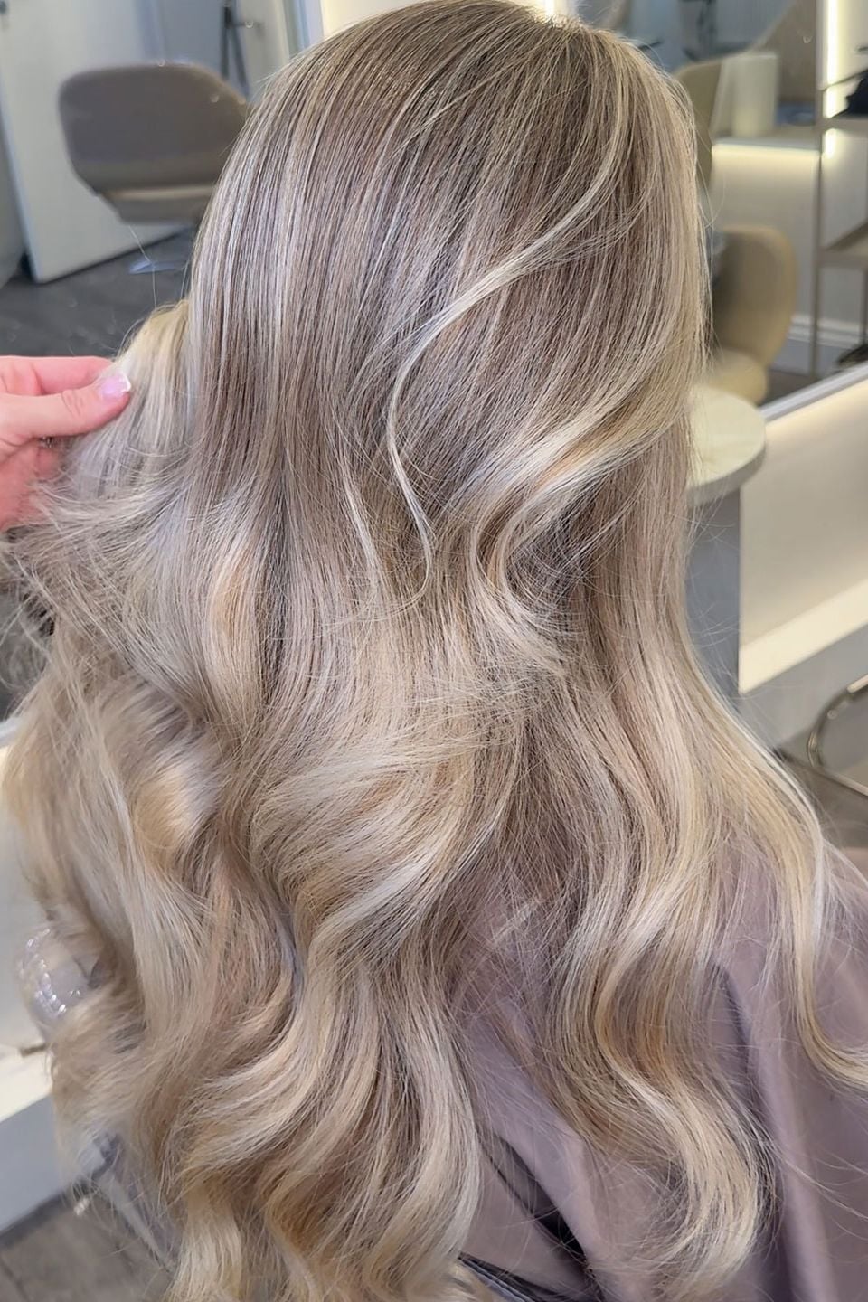 Mid-Back Champagne Blonde With Subtle Highlights Mid-Back Champagne Blonde With Subtle Highlights — Simple Champagne Blonde