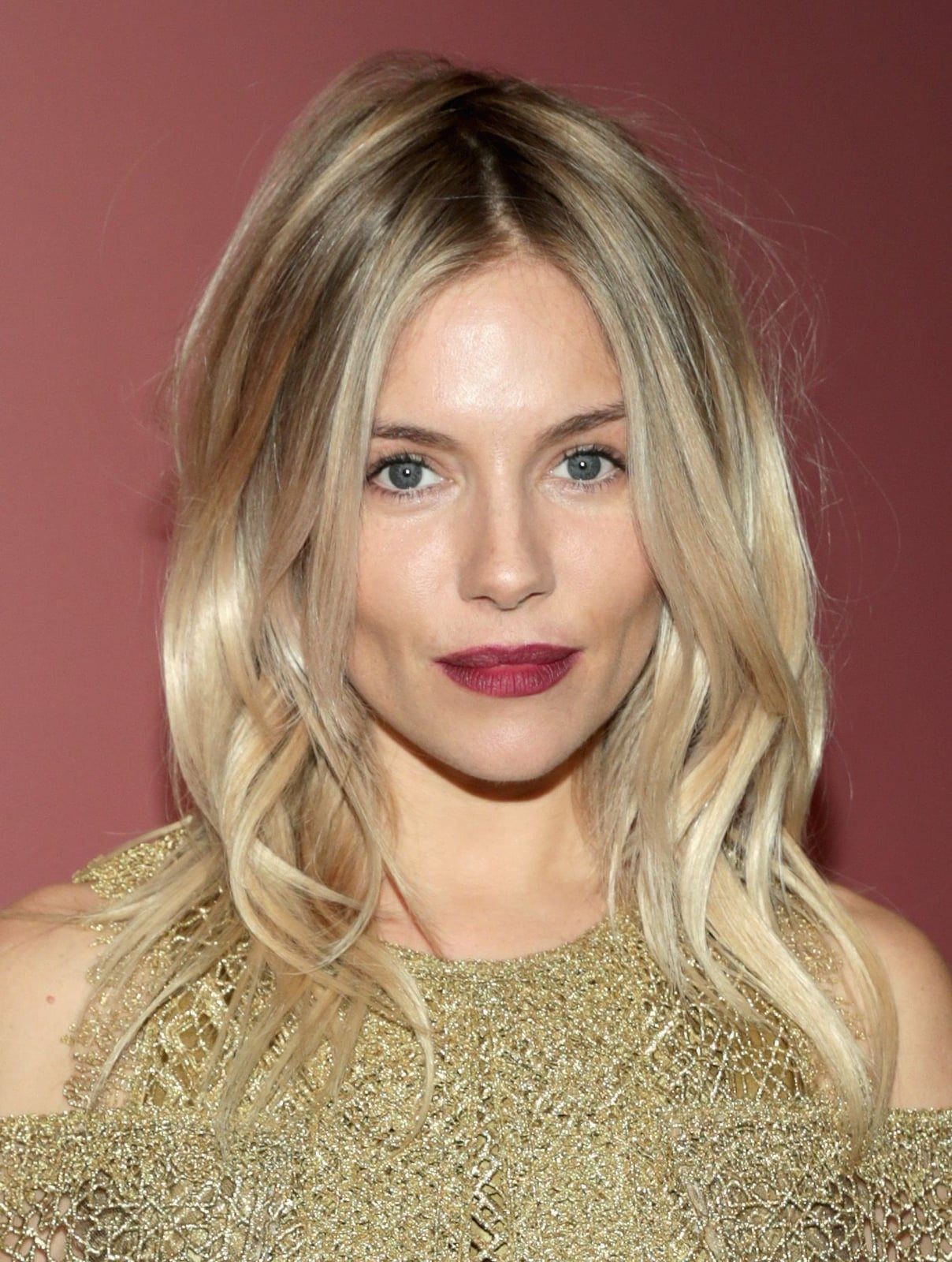 Shoulder Length Champagne Blonde With Balayage Shoulder Length Champagne Blonde With Balayage — Simple Champagne Blonde