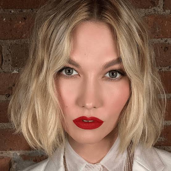 Collarbone Air-Dried Champagne Blonde Balayage Collarbone Air-Dried Champagne Blonde Balayage — Simple Champagne Blonde