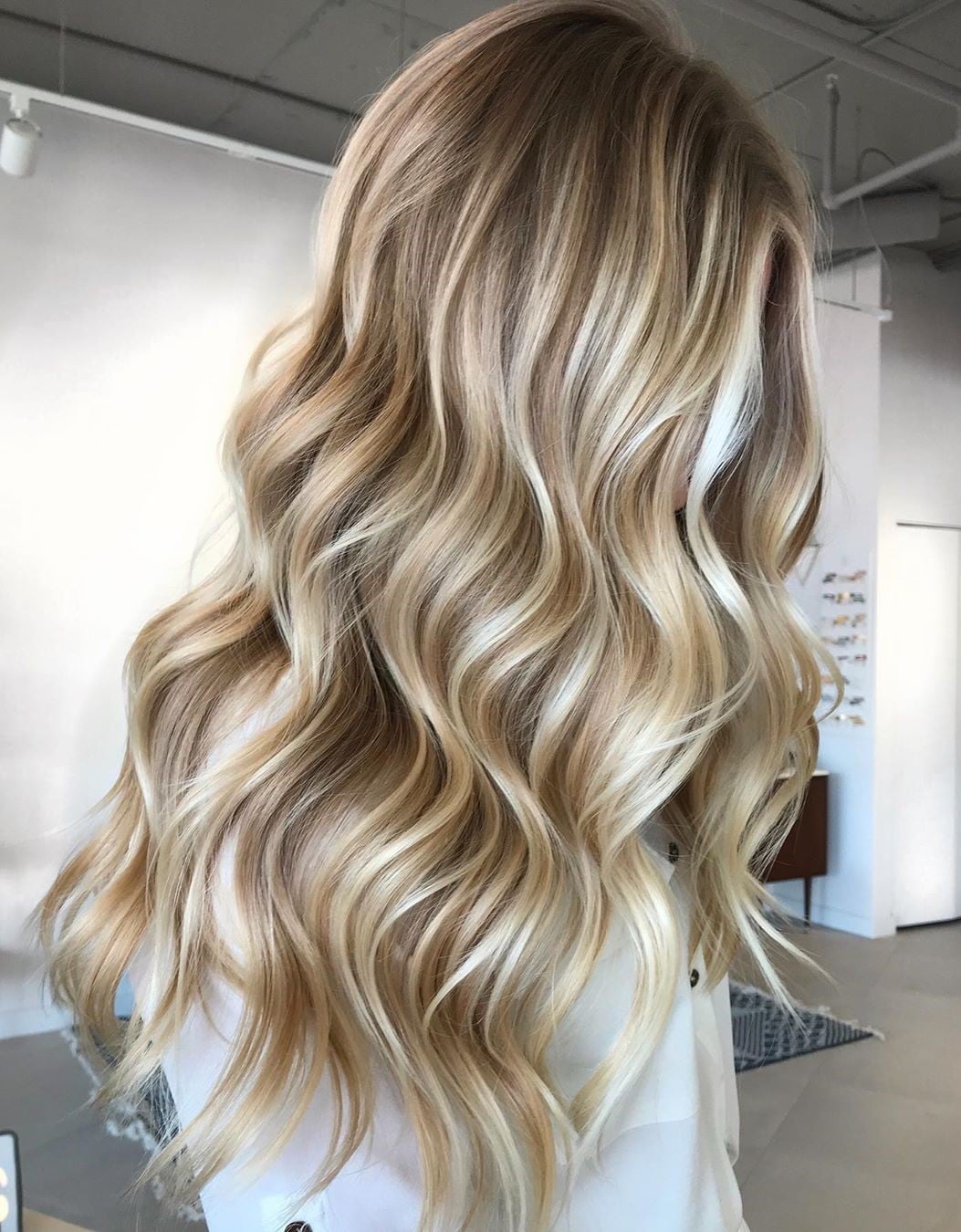 Mid-Back Champagne Blonde Balayage With Waves and Curtain Bangs Mid-Back Champagne Blonde Balayage With Waves and Curtain Bangs — Simple Champagne Blonde