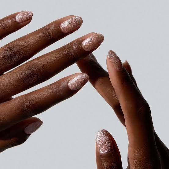 Full Coverage Champagne Glitter Short Almond Nails Full Coverage Champagne Glitter Short Almond Nails — Simple Champagne Nails