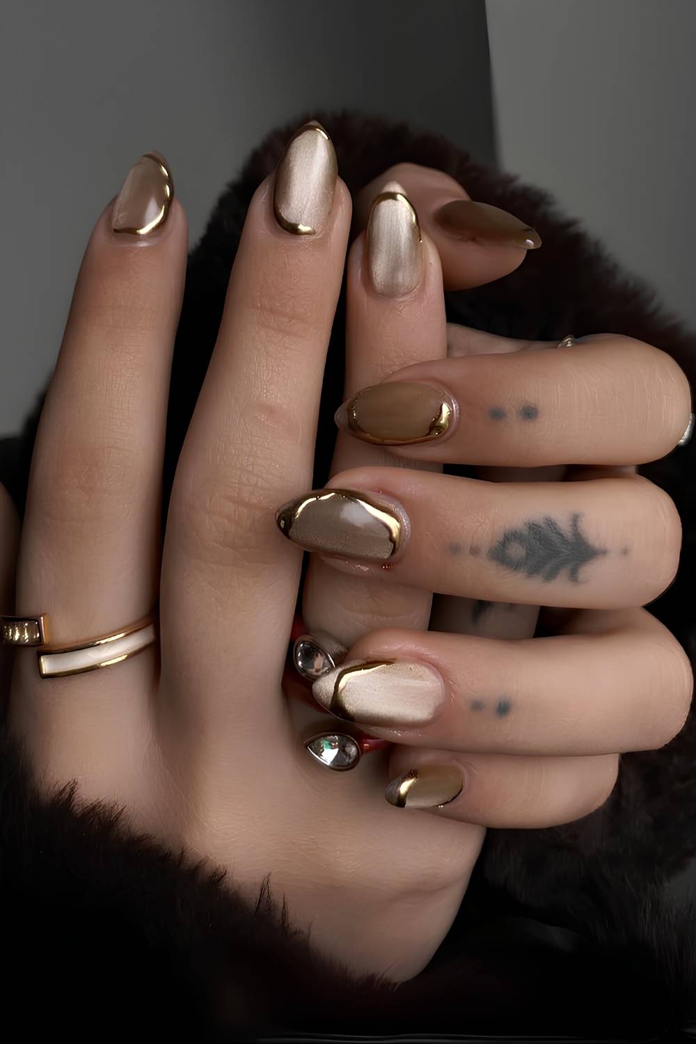Golden Beige Satin Almond Nails with Leopard Print, Close-Up Take Golden Beige Satin Almond Nails with Leopard Print, Close-Up Take — Simple Champagne Nails