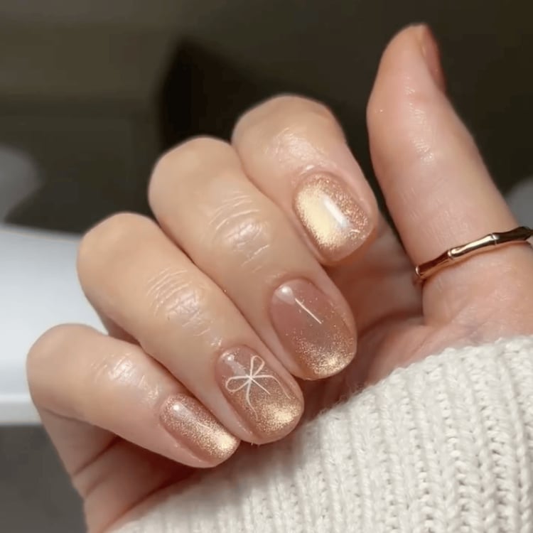 Short Oval Nails with White Bow and Line Art Short Oval Nails with White Bow and Line Art — Simple Champagne Nails
