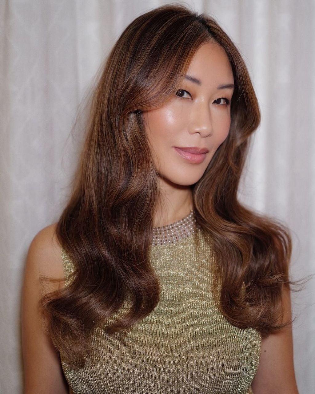 Collarbone Layers With Side-Swept Bangs, Wavy Collarbone Layers With Side-Swept Bangs, Wavy — Simple Chestnut Hair