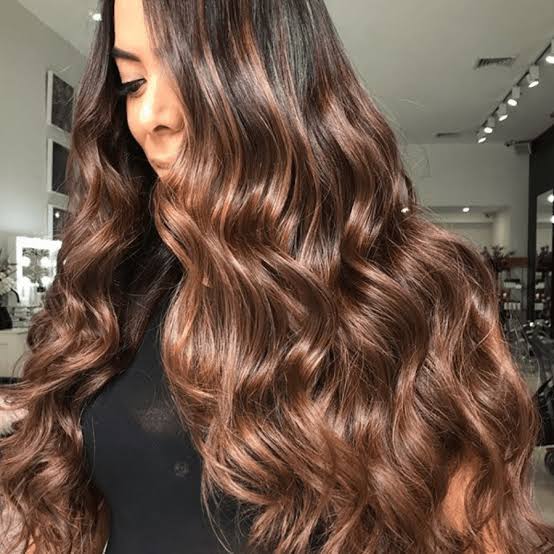 Mid-Back Glossy Waves With Balayage Mid-Back Glossy Waves With Balayage — Simple Chestnut Hair