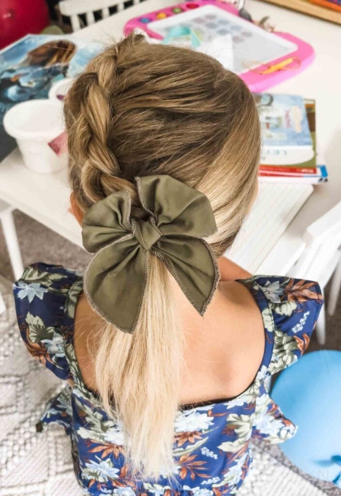 Wavy Ponytail With Large Bow Wavy Ponytail With Large Bow — Simple Children Hairstyles
