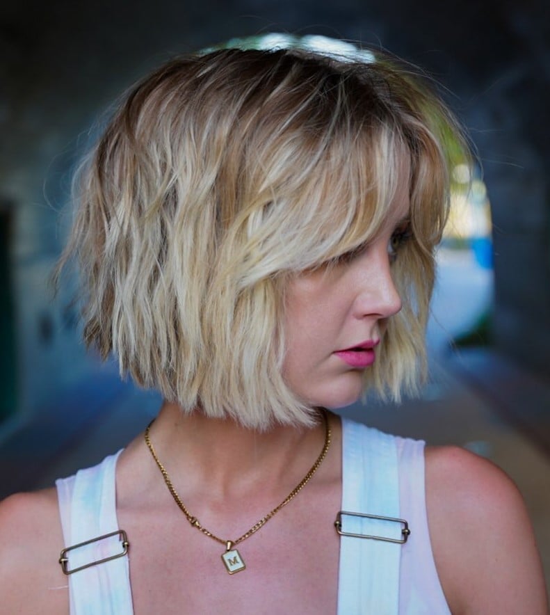 Wavy Bob With Blonde Balayage Wavy Bob With Blonde Balayage — Simple Chin Length Bob