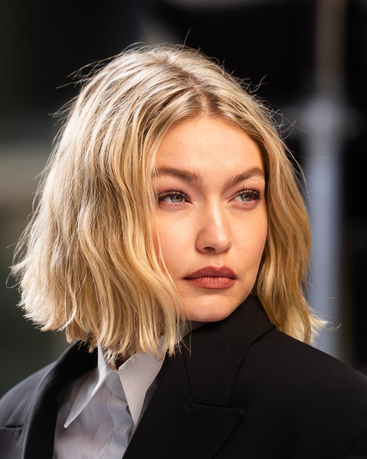 Wavy Bob With Curtain Bangs Wavy Bob With Curtain Bangs — Simple Chin Length Bob