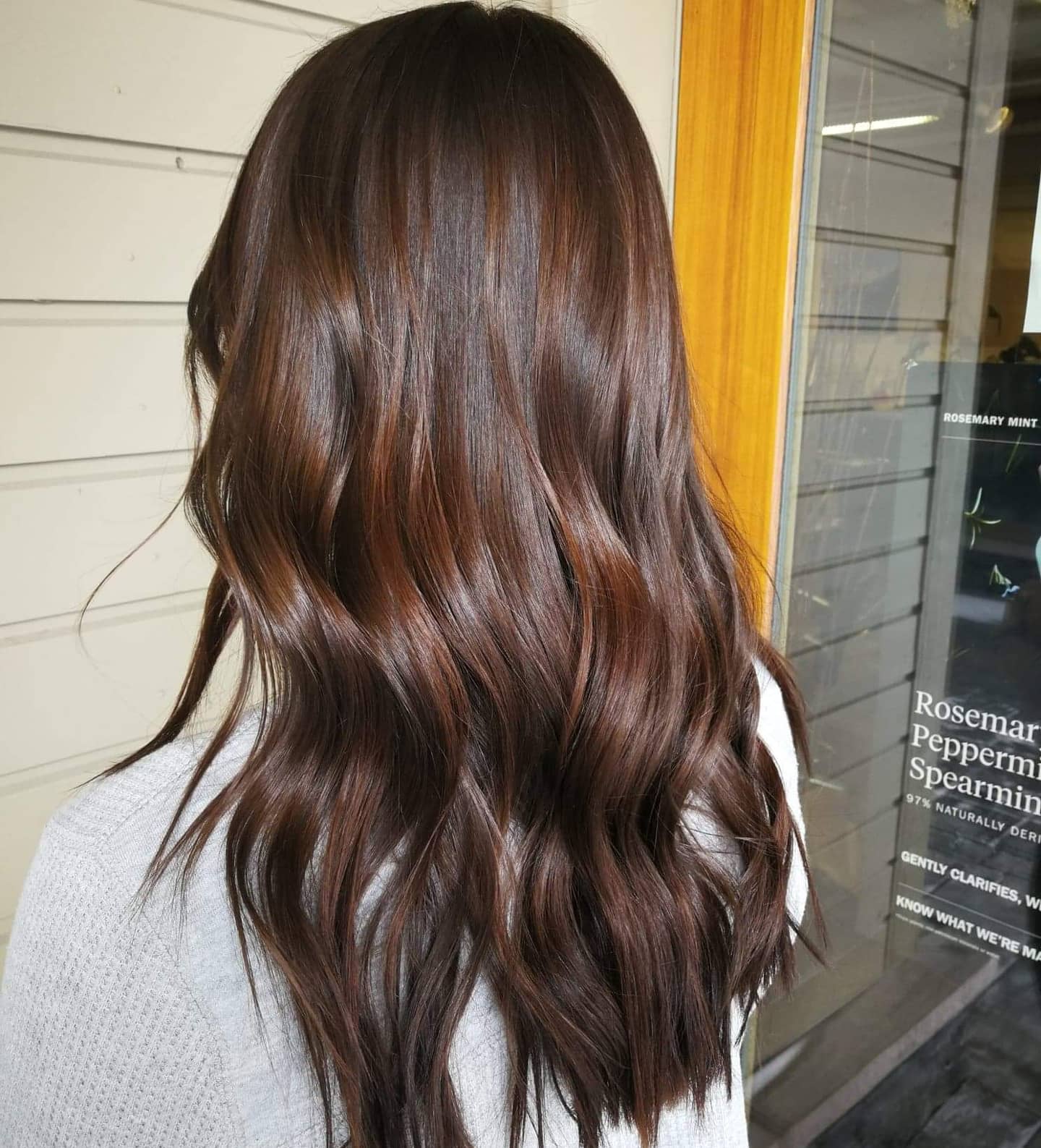 Dark Brown Base With Warm Chocolate Balayage Waves Dark Brown Base With Warm Chocolate Balayage Waves — Simple Chocolate Balayage
