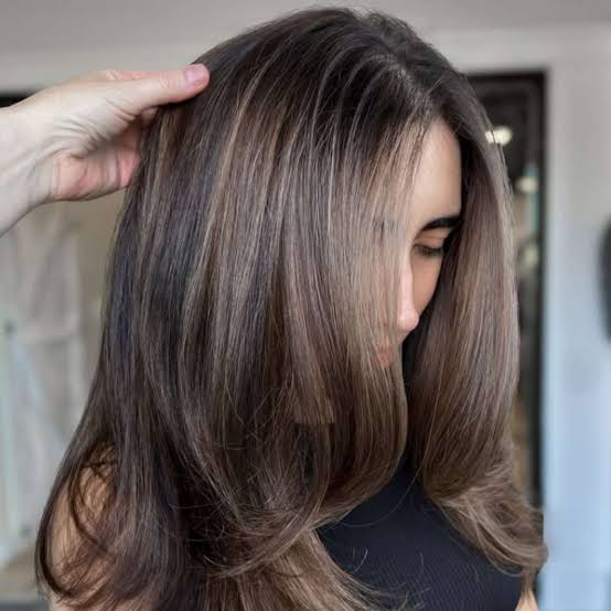 Collarbone Length With Cool-Toned Chocolate Balayage Collarbone Length With Cool-Toned Chocolate Balayage — Simple Chocolate Balayage