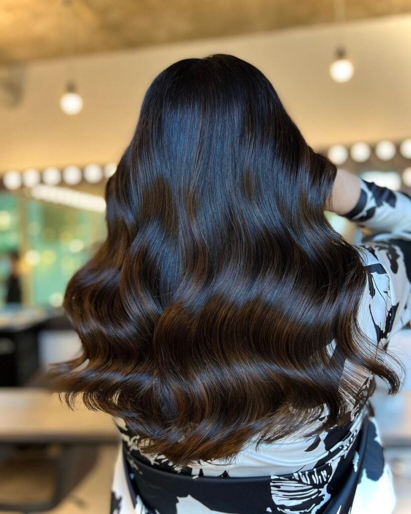 Mid-Back Wavy Blowout With Chocolate and Caramel Blend Mid-Back Wavy Blowout With Chocolate and Caramel Blend — Simple Chocolate Balayage