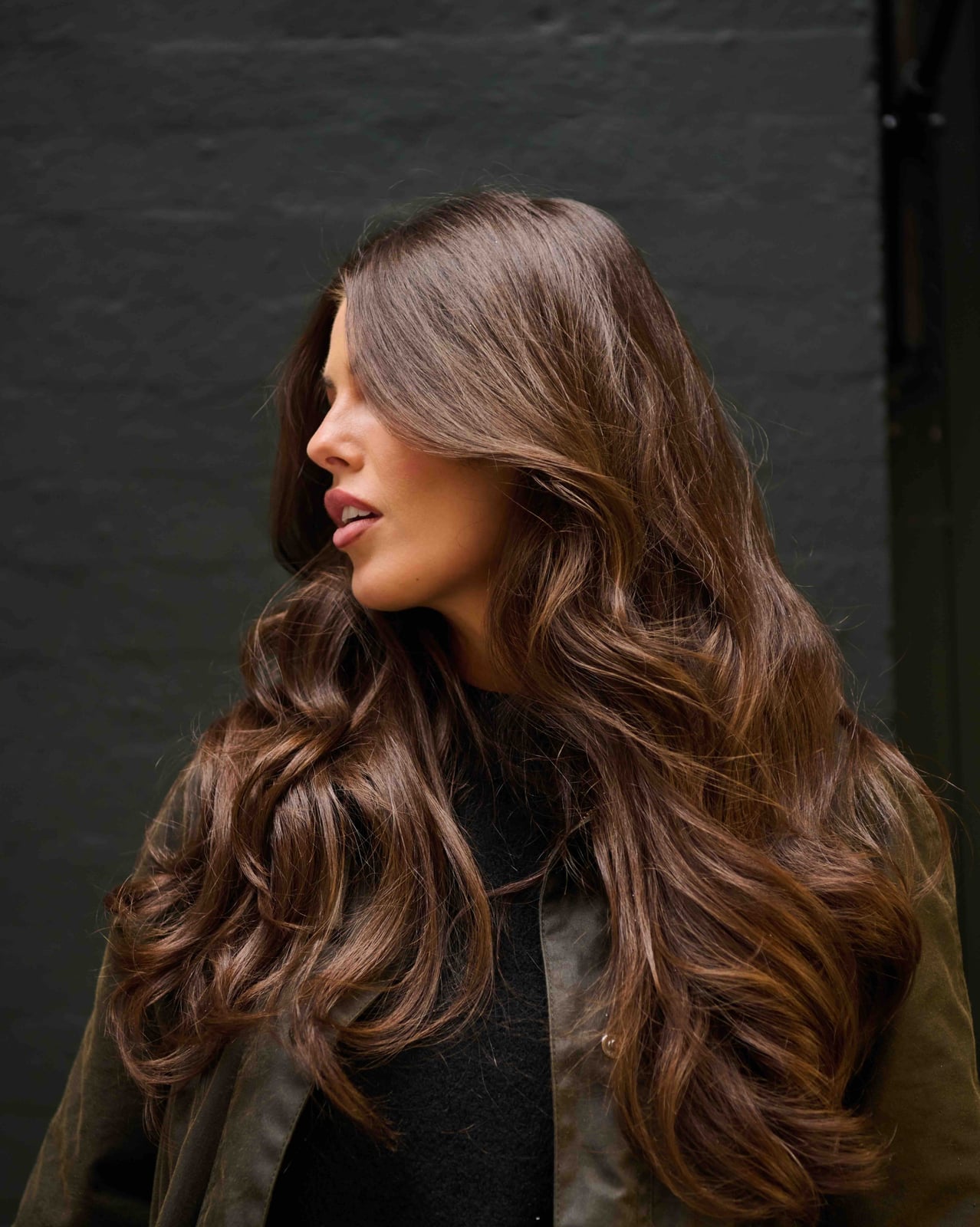 Collarbone Lob With Subtle Lighter Brown Highlights Collarbone Lob With Subtle Lighter Brown Highlights — Simple Chocolate Highlights