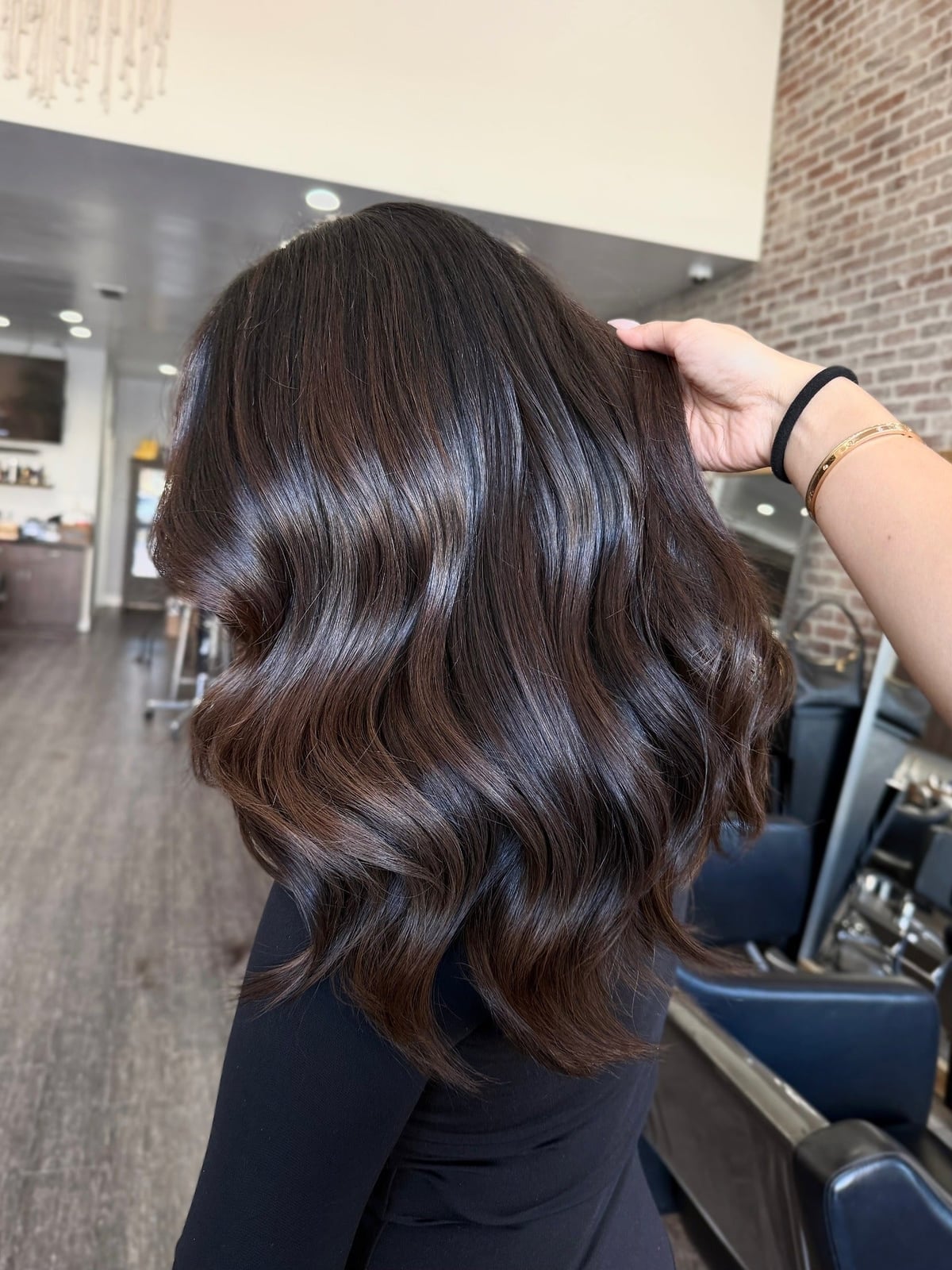 Mid-Back Dark Chocolate With Lighter Brown Highlights, Close-Up Take Mid-Back Dark Chocolate With Lighter Brown Highlights, Close-Up Take — Simple Chocolate Highlights