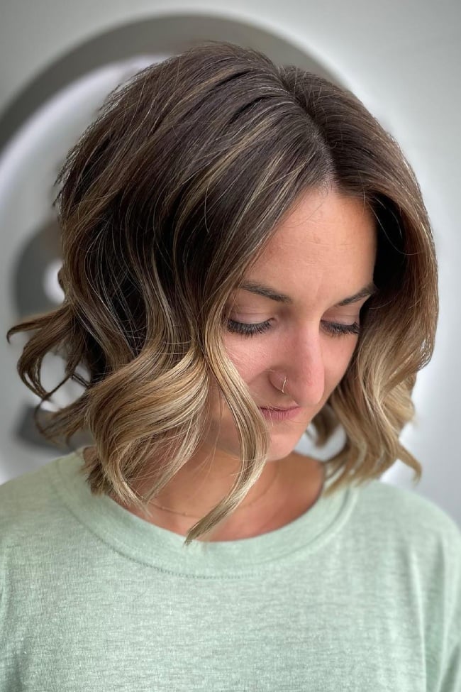 Chin Length Bob With Medium Brown and Blonde Highlights Chin Length Bob With Medium Brown and Blonde Highlights — Simple Chocolate Highlights