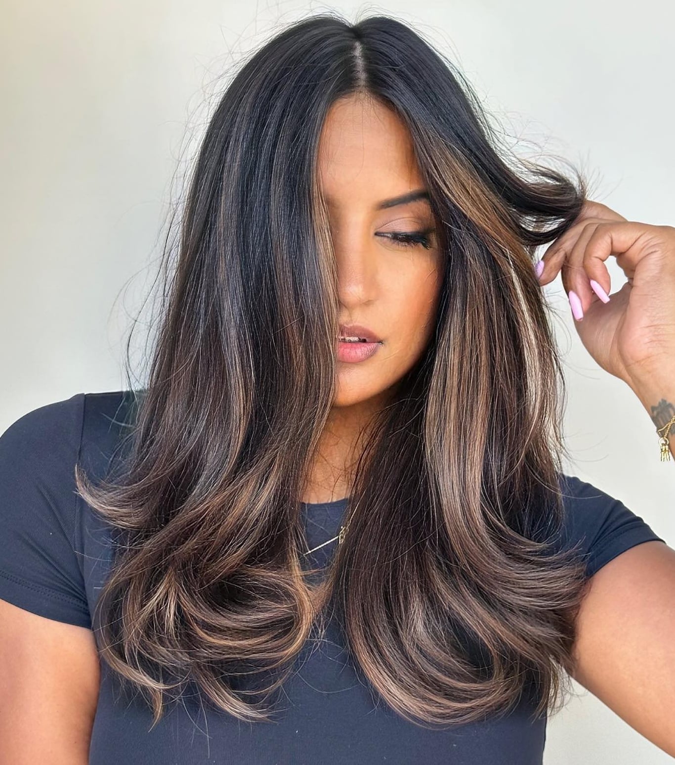 Mid-Back Dark Brown With Chocolate Highlights and Curtain Bangs Mid-Back Dark Brown With Chocolate Highlights and Curtain Bangs — Simple Chocolate Highlights