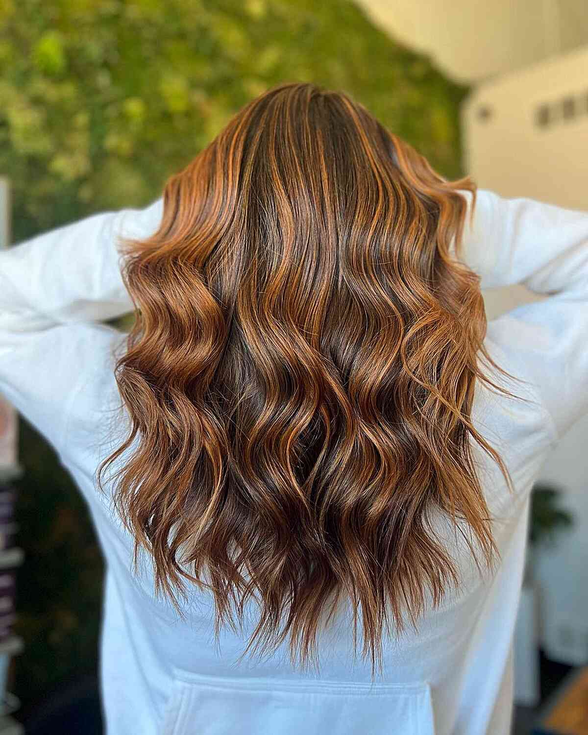 Mid-Back Dark Brown With Copper and Caramel Highlights Mid-Back Dark Brown With Copper and Caramel Highlights — Simple Chocolate Highlights