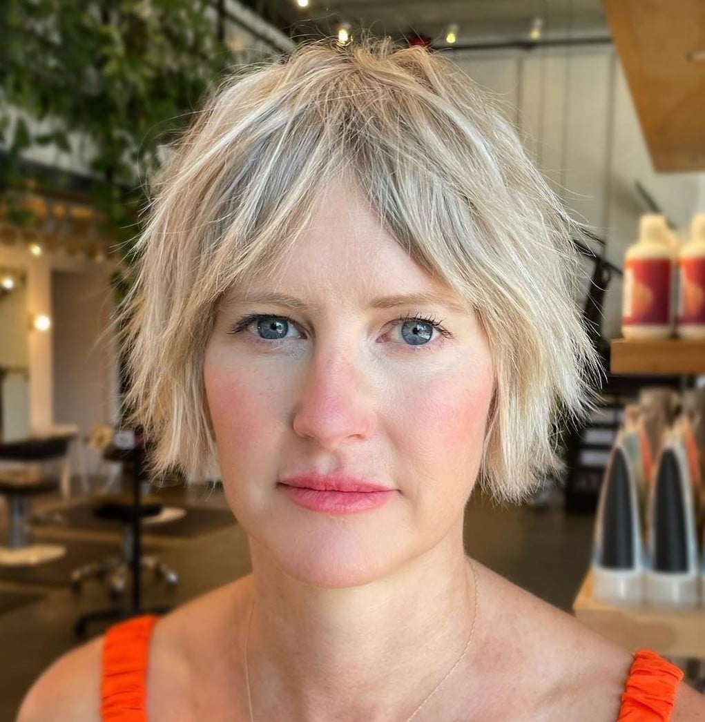 Ash Blonde Shag Bob With Piecey Choppy Bangs, Chin Ash Blonde Shag Bob With Piecey Choppy Bangs, Chin — Simple Choppy Bob