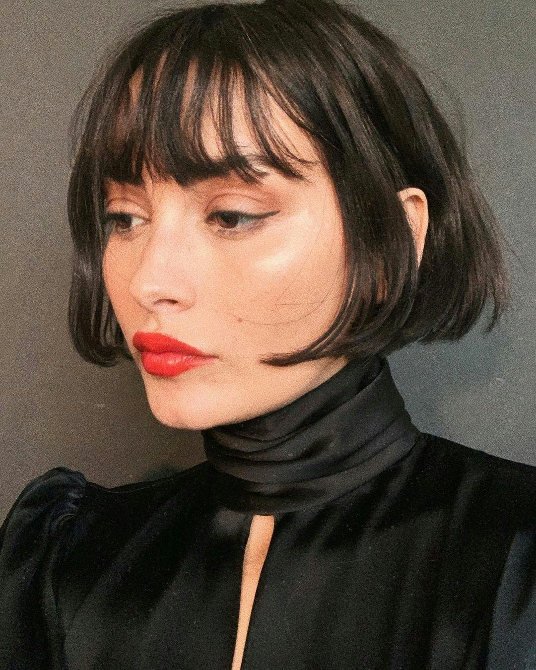 Copper Blonde Collarbone Bob With Textured Layers Copper Blonde Collarbone Bob With Textured Layers — Simple Choppy Bob
