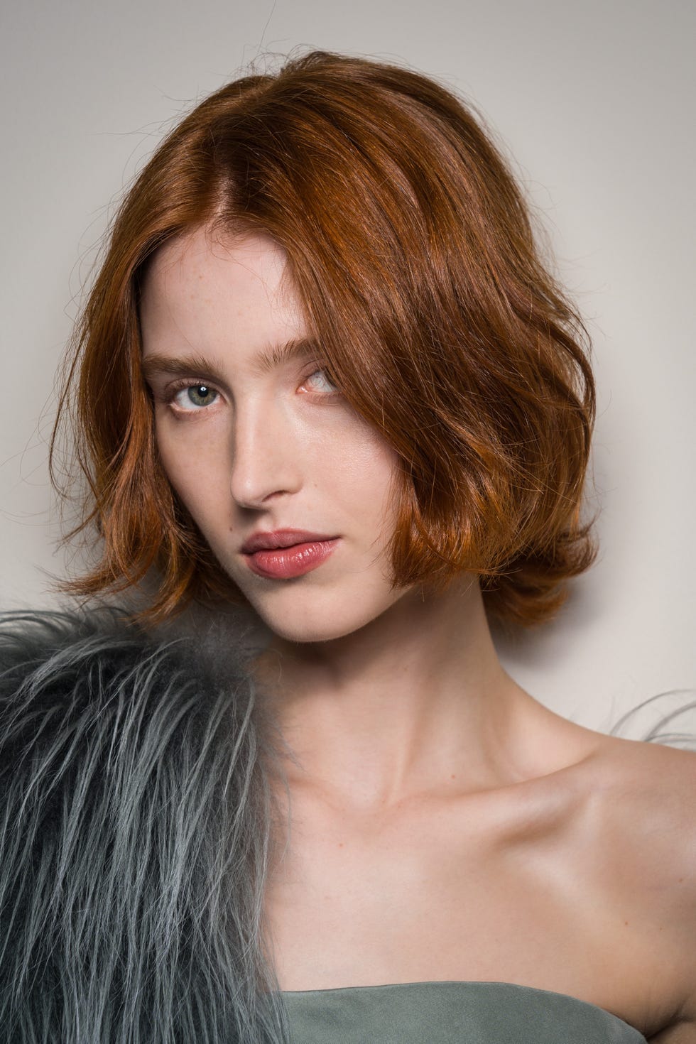 Warm Brown Choppy Bob With Side-Swept Bangs Warm Brown Choppy Bob With Side-Swept Bangs — Simple Choppy Bob