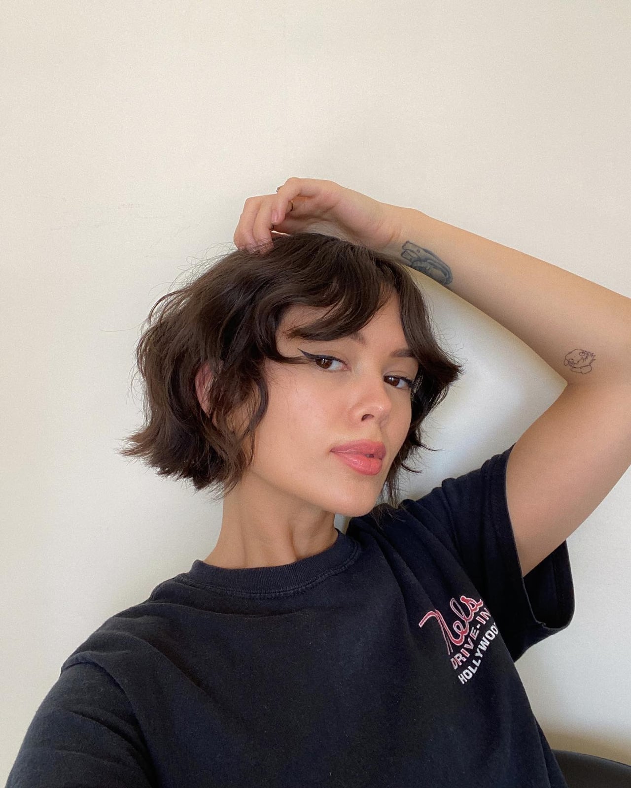 Honey Blonde Choppy Bob With Curtain Bangs, Chin Honey Blonde Choppy Bob With Curtain Bangs, Chin — Simple Choppy Bob