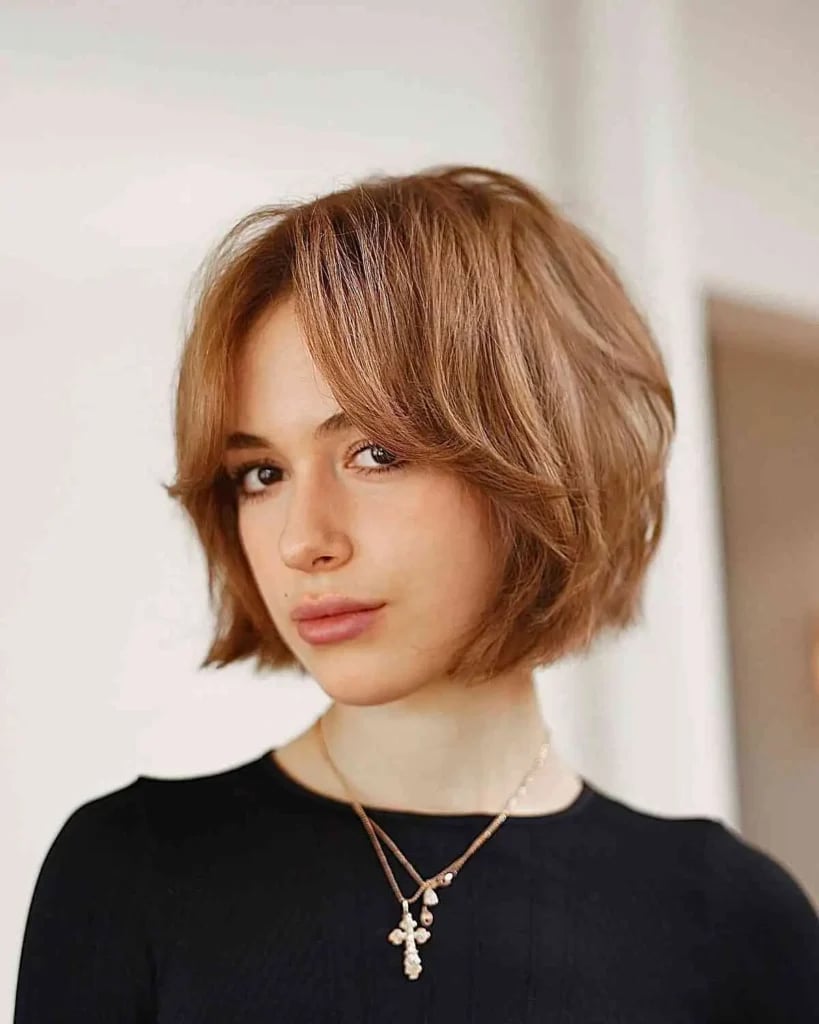 Light Brown Chin Bob With Curtain Bangs Light Brown Chin Bob With Curtain Bangs — Simple Choppy Bob Hairstyles