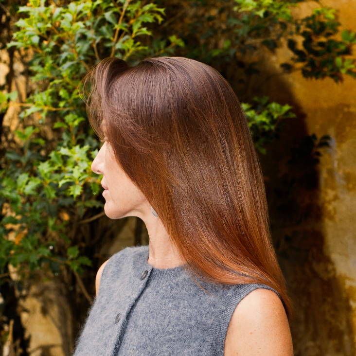 Medium Brown With Copper Undertones Mid-Back Blowout, Close-Up Take — Simple Cinnamon Hair Color