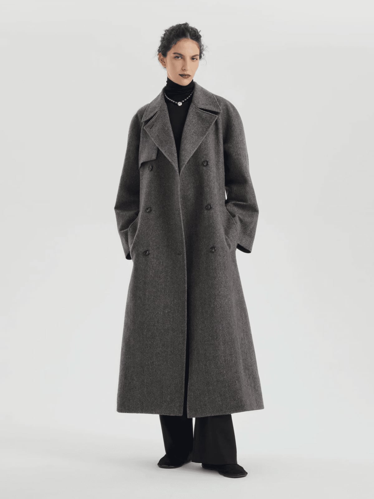Grey Longline Coat Over Black Turtleneck Grey Longline Coat Over Black Turtleneck — Simple Corporate Outfits for Women