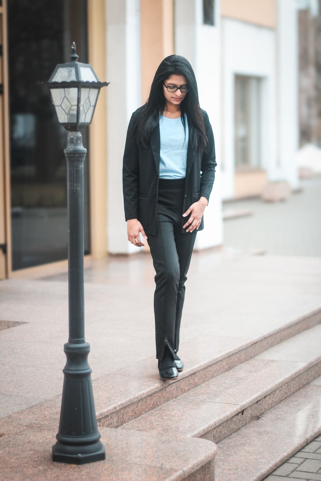 Black Blazer and Grey Trousers Offer Classic Court Style Black Blazer and Grey Trousers Offer Classic Court Style — Simple Court Outfits