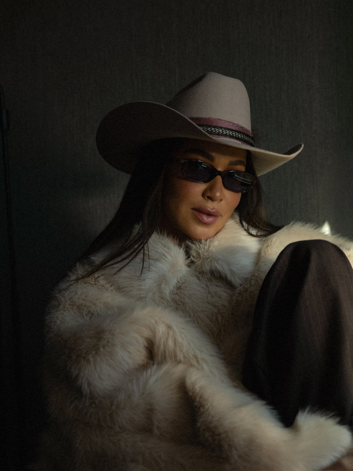 Fur Coat and Trousers with Cowboy Hat Fur Coat and Trousers with Cowboy Hat — Simple Cowboy Hat Outfits