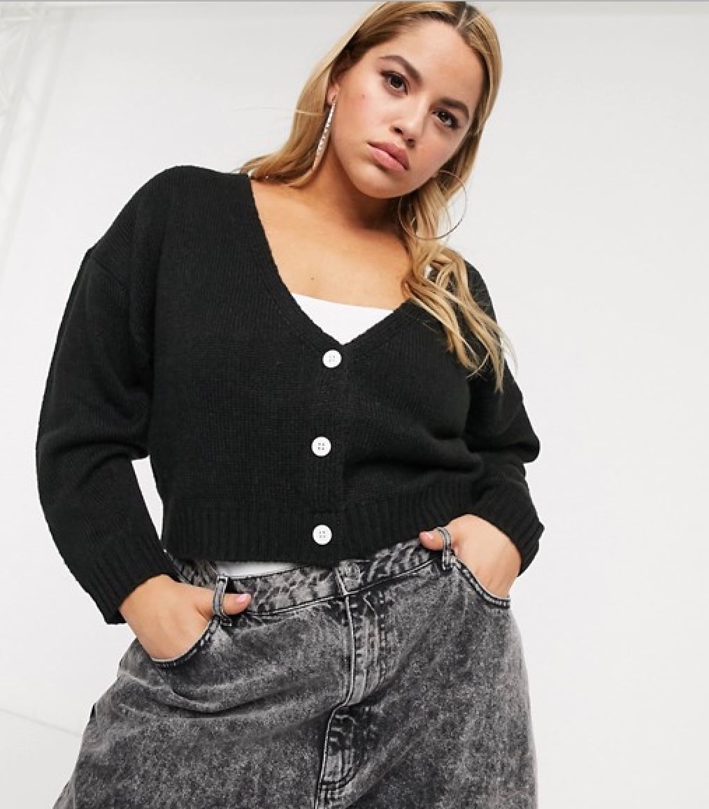 Black Cropped Cardigan With White Buttons And Jeans — Simple Cropped Cardigan Outfits