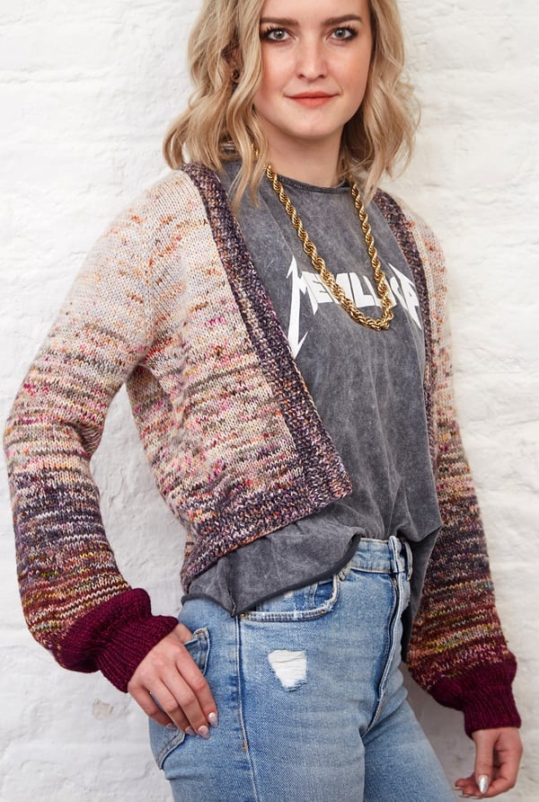 Ombre Knit Cardigan With Graphic T-Shirt — Simple Cropped Cardigan Outfits