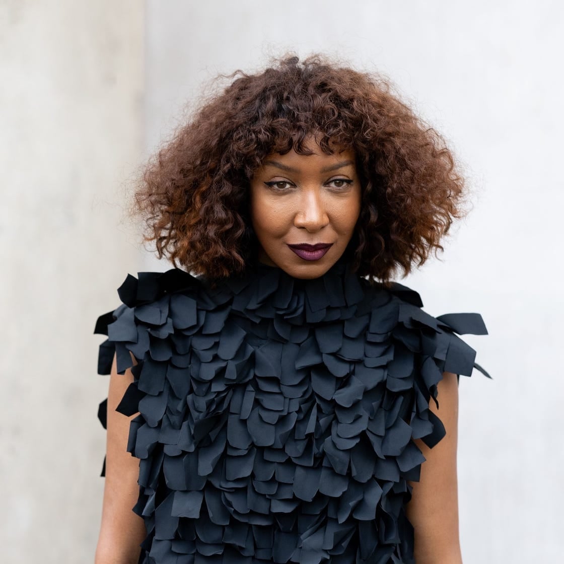 Collarbone Layers With Auburn Highlighted Bangs — Simple Curly Bangs