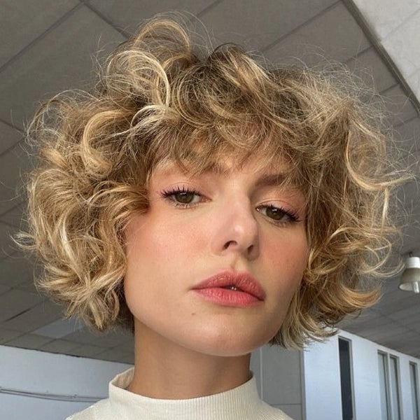 Chin Length Bob With Curtain Bangs and Blonde Highlights — Simple Curly Bob Hairstyles
