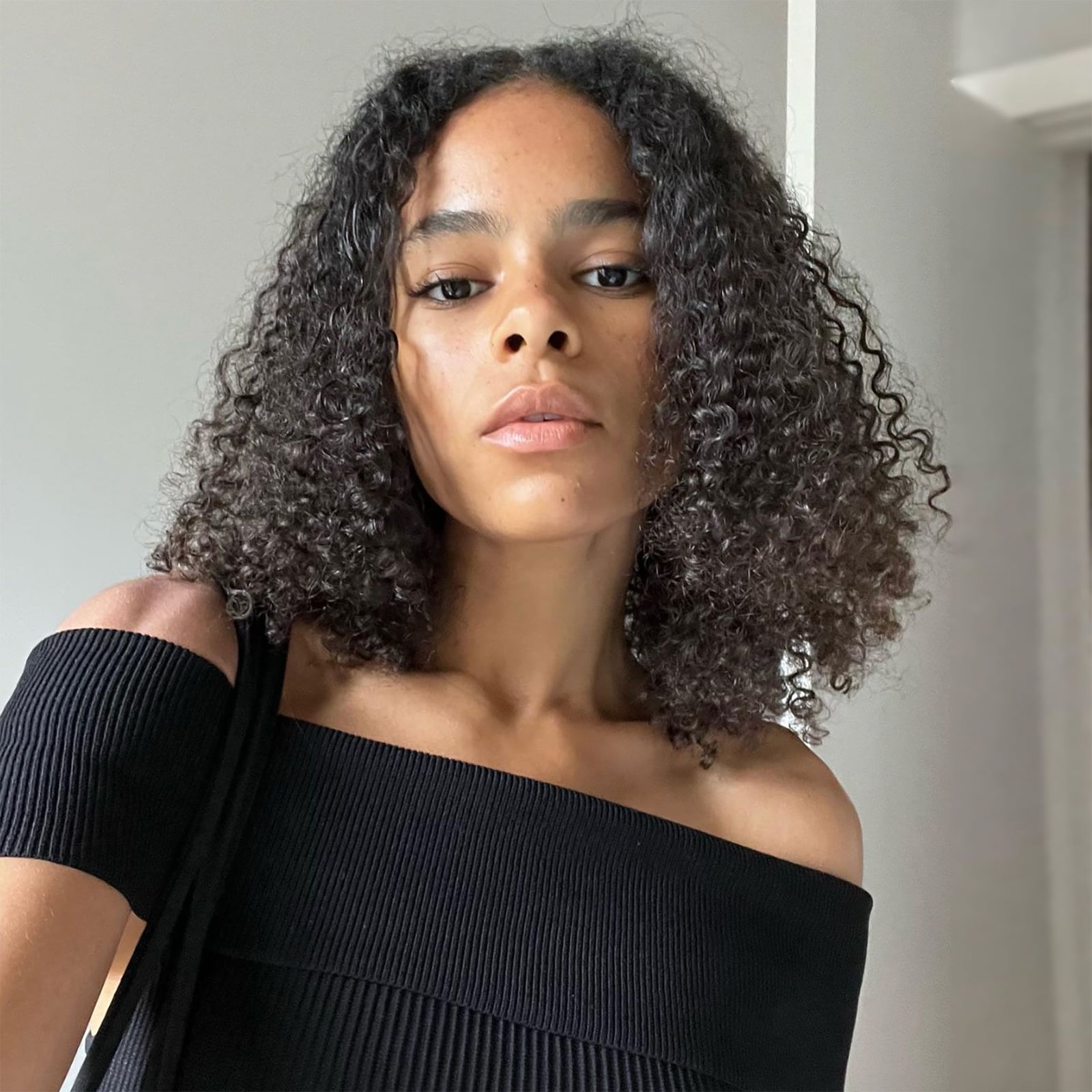Collarbone Bob With Face Framing Layers and Curtain Bangs — Simple Curly Bob Hairstyles