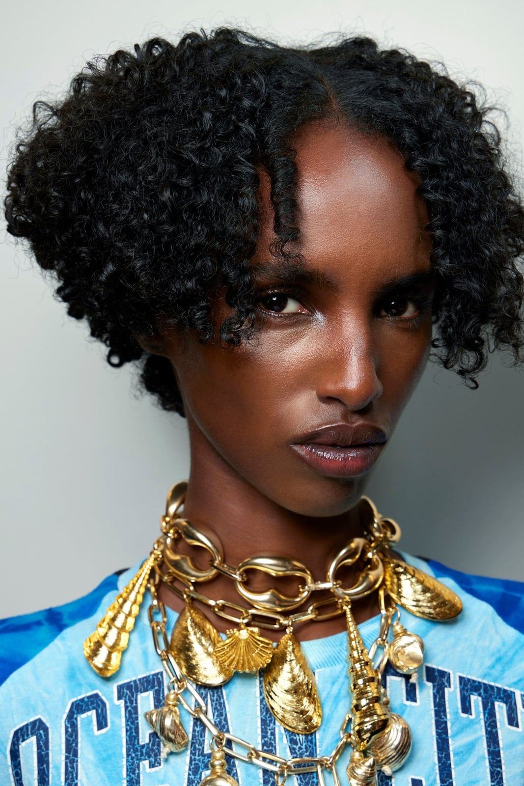 Chin Length Dark Bob With Defined Curls and Short, Office-Safe Version — Simple Curly Bob Hairstyles