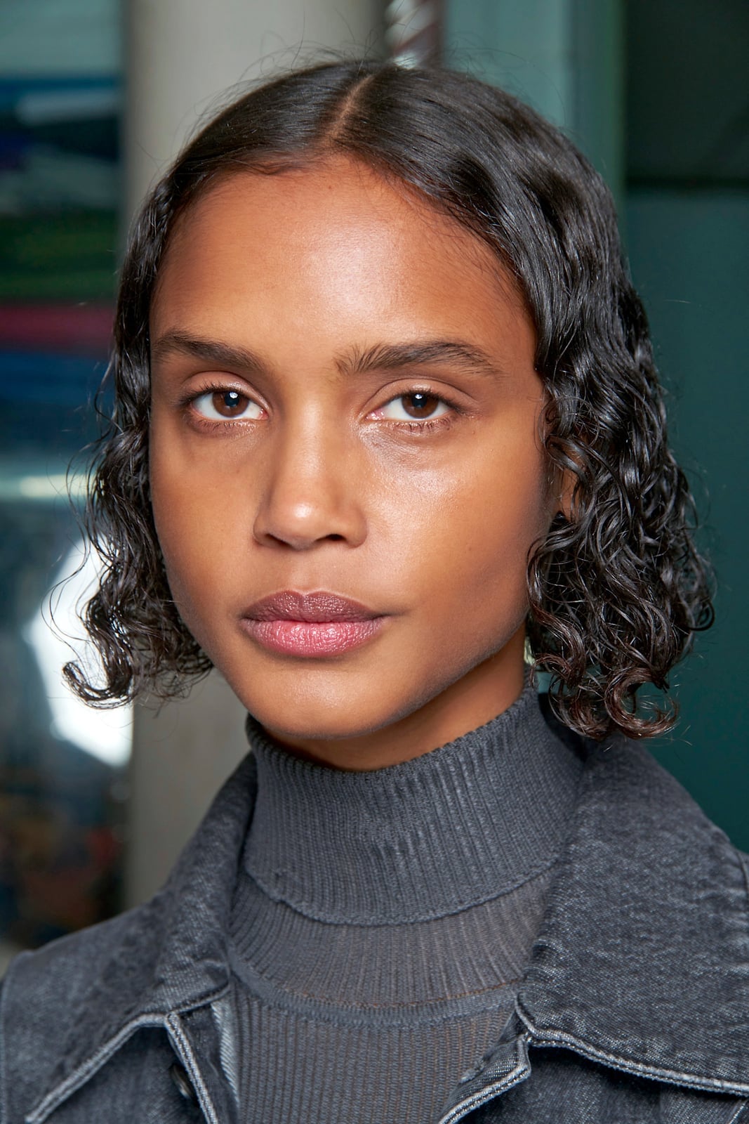 Dark Brown Chin Bob With Natural Air-Dried Curls, Middle — Simple Curly Bob Hairstyles