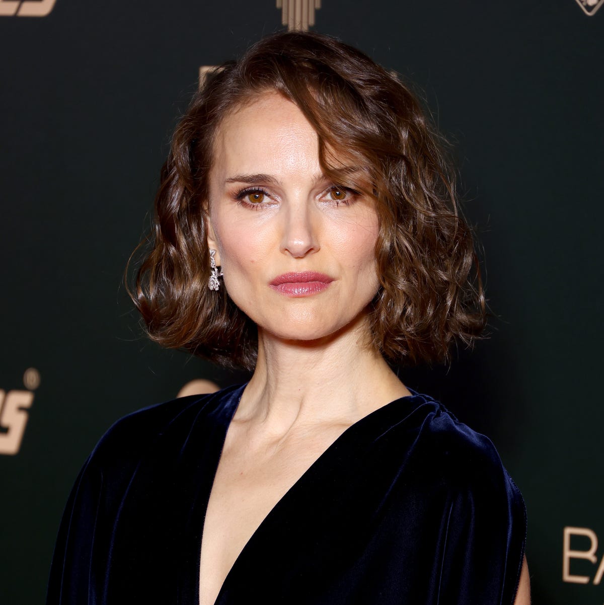 Collarbone Dark Brown Bob With Face Framing Layers — Simple Curly Bob Hairstyles