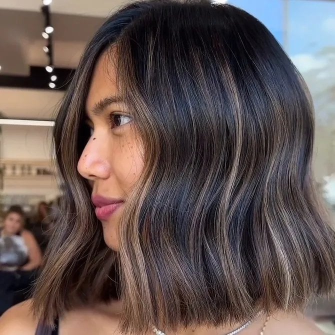 Collarbone Dark Brown Lob With Ash Blonde Highlights Collarbone Dark Brown Lob With Ash Blonde Highlights — Simple Dark Highlights