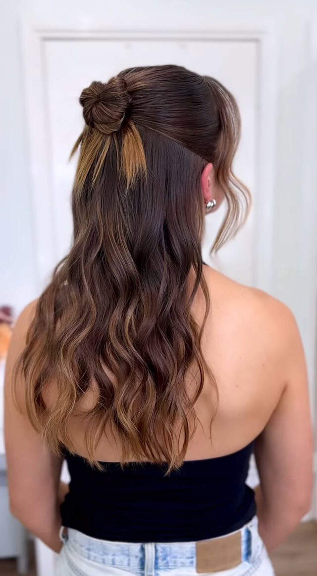 Mid-Back Loose Waves Dark Brown Caramel Highlights Mid-Back Loose Waves Dark Brown Caramel Highlights — Simple Different Hairstyles
