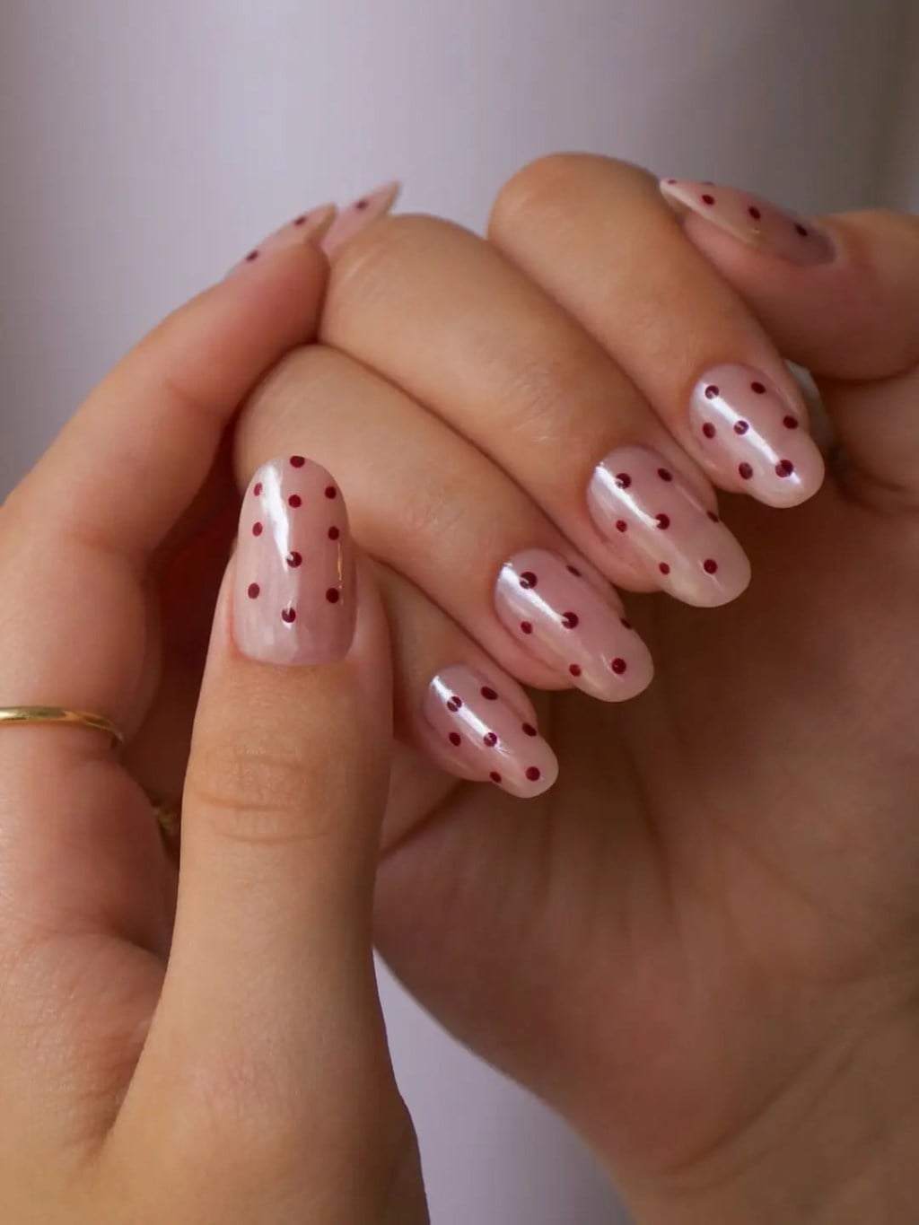 Medium Almond Nude With Evenly Distributed Dark Red Dots, миндальные Medium Almond Nude With Evenly Distributed Dark Red Dots, миндальные — Simple Dots Nail Designs