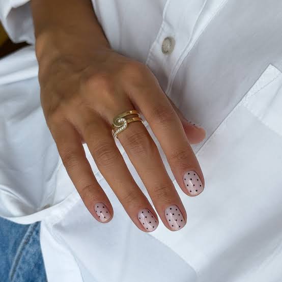 Short Almond Sheer Nude With Linear Black Dots Short Almond Sheer Nude With Linear Black Dots — Simple Dots Nail Designs