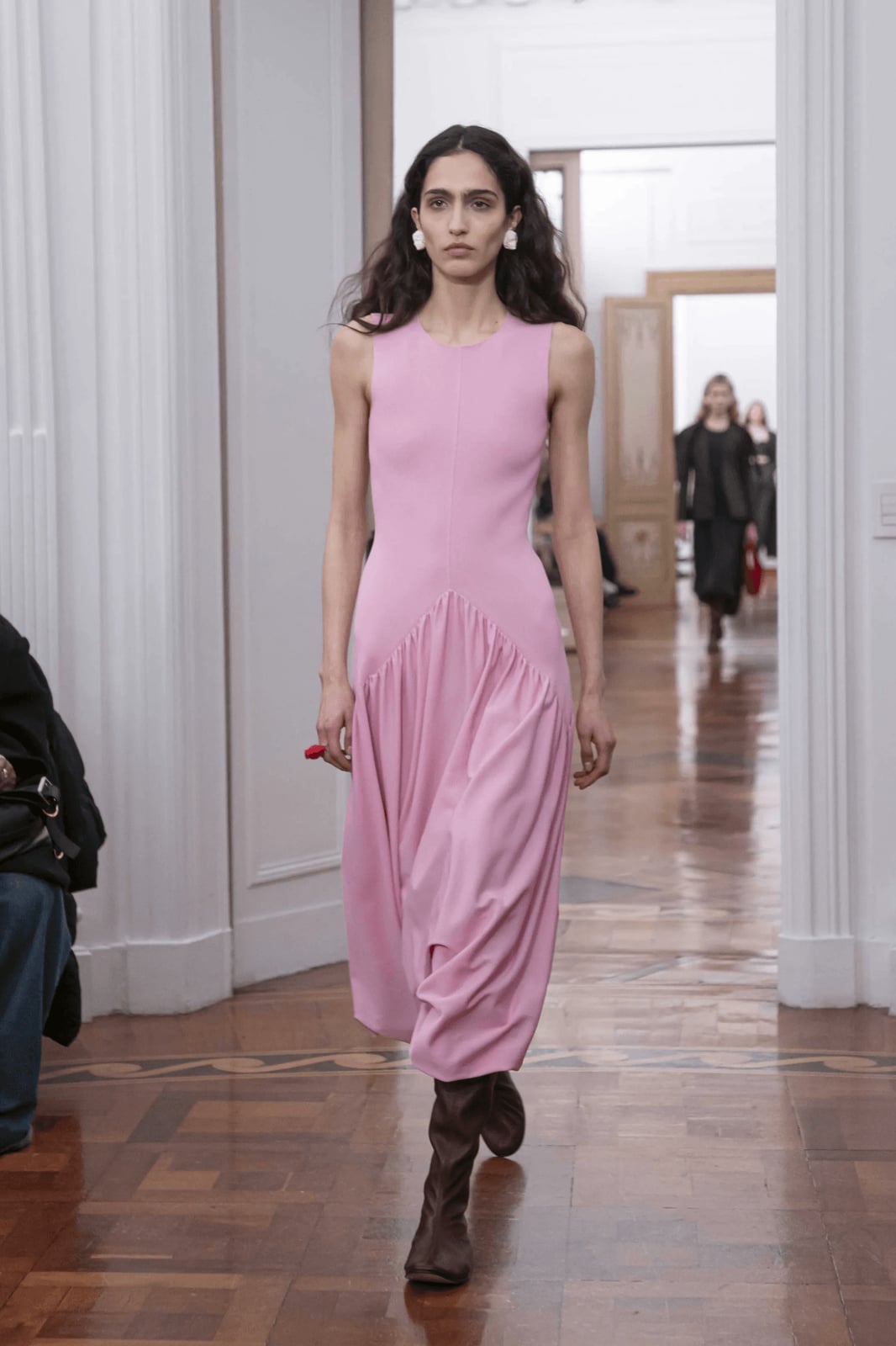 Pink Midi Dress with Dark Brown Pointed-Toe Boots — Simple Dresses and Boots Outfit