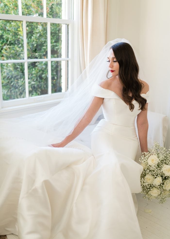 Thick Wavy Dark Brown With Veil Thick Wavy Dark Brown With Veil — Simple Dresses Hairstyles