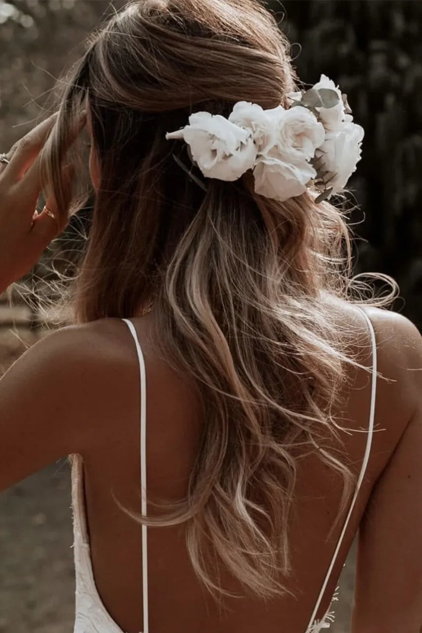 Long Wavy Half Up Half Down, Mid-Back Long Wavy Half Up Half Down, Mid-Back — Simple Dresses Hairstyles