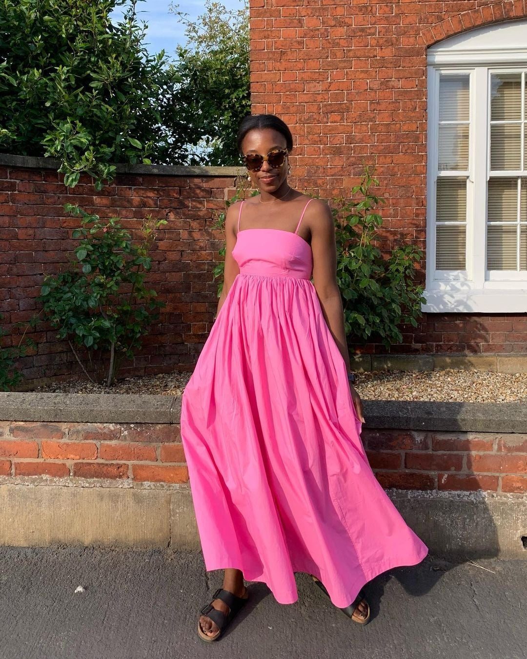 Bright Pink Cotton Maxi Dress With Black Slide Sandals — Simple Dressy Outfits